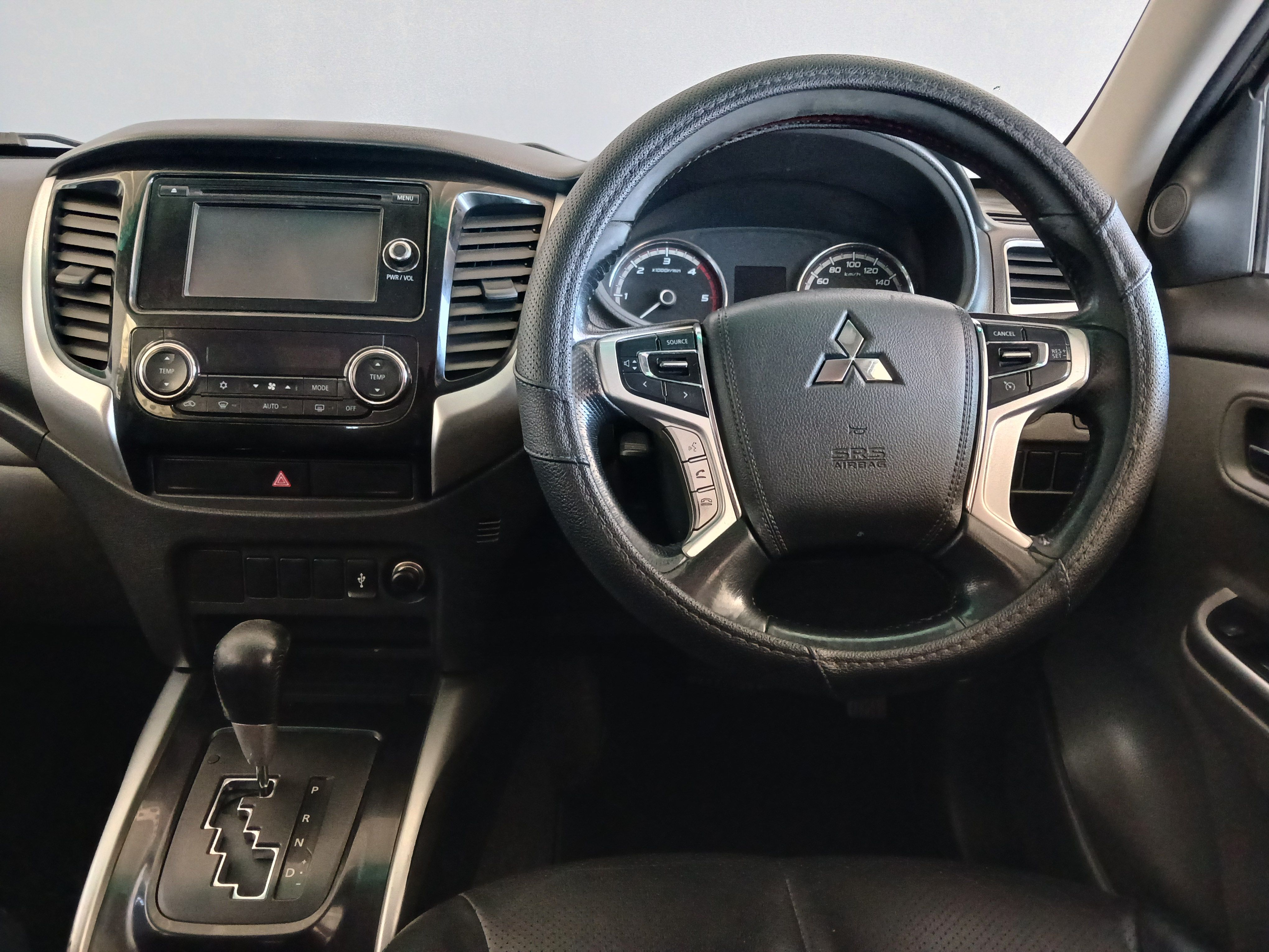 Mitsubishi Triton 2.4 GLX PU Triton D-CAB 4x4 GLX