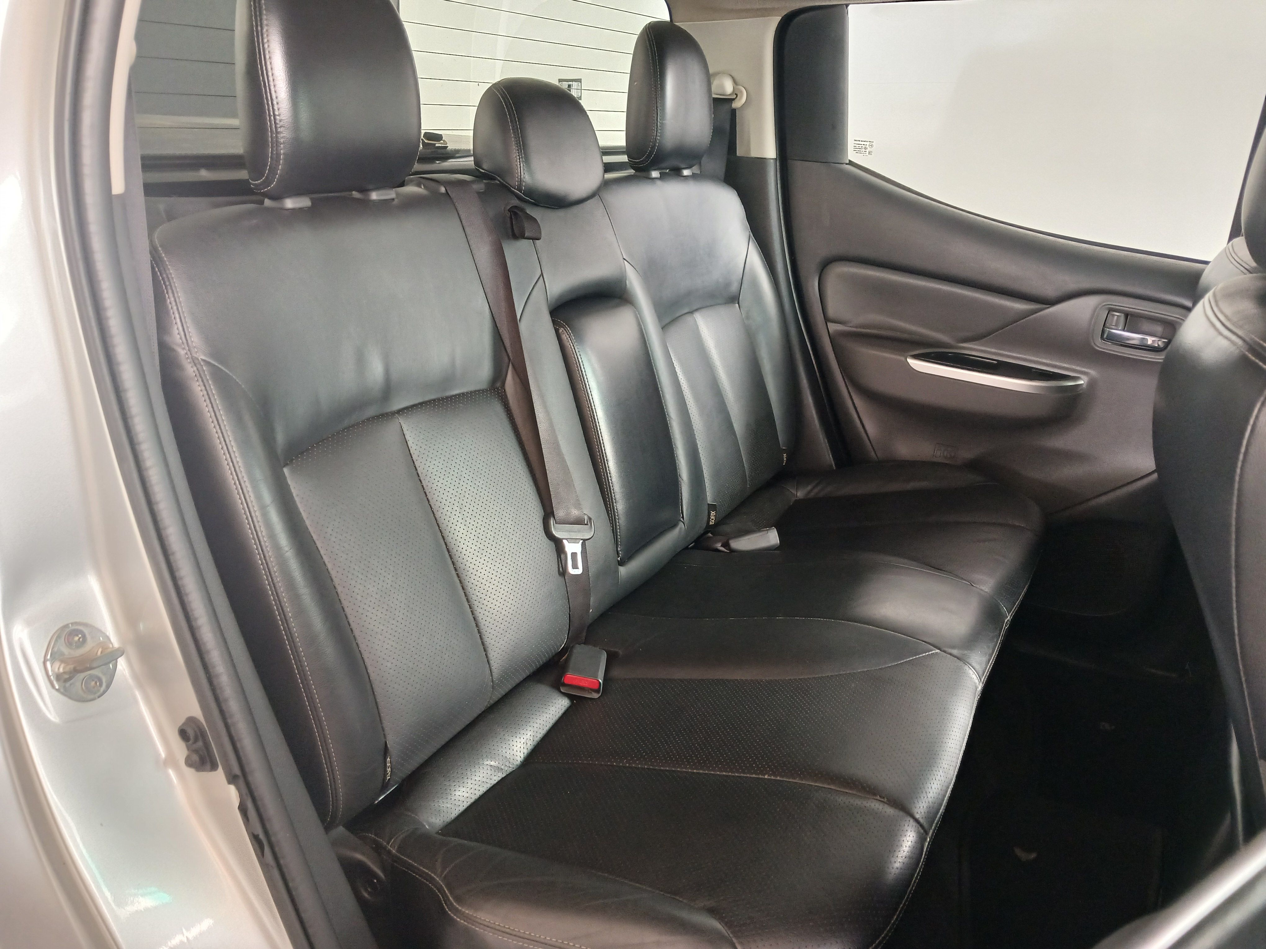 Mitsubishi Triton 2.4 GLX PU Triton D-CAB 4x4 GLX