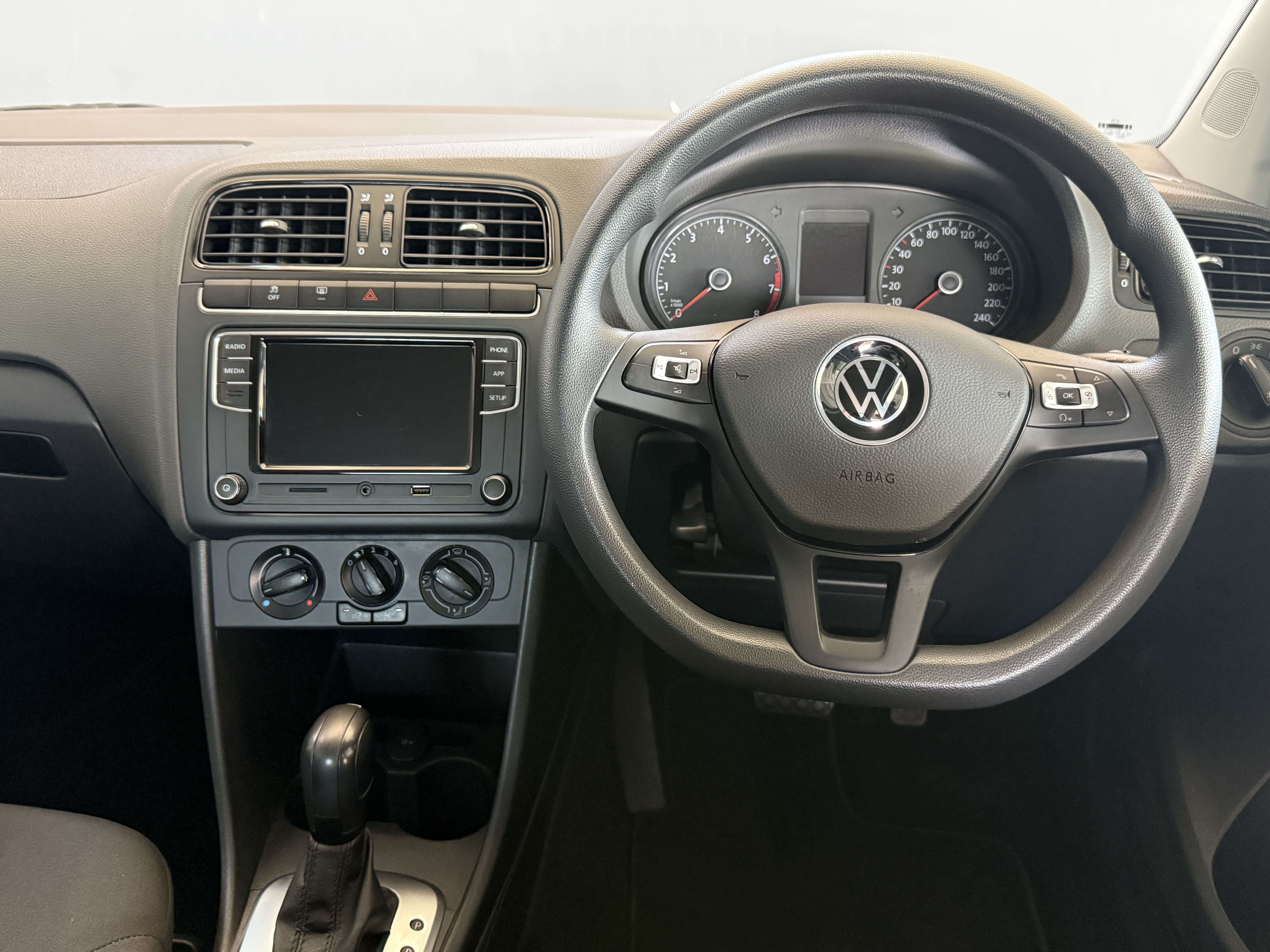 VOLKSWAGEN POLO VIVO 1.6 COMFORTLINE Polo Vivo 1.6 Comfortline - 8