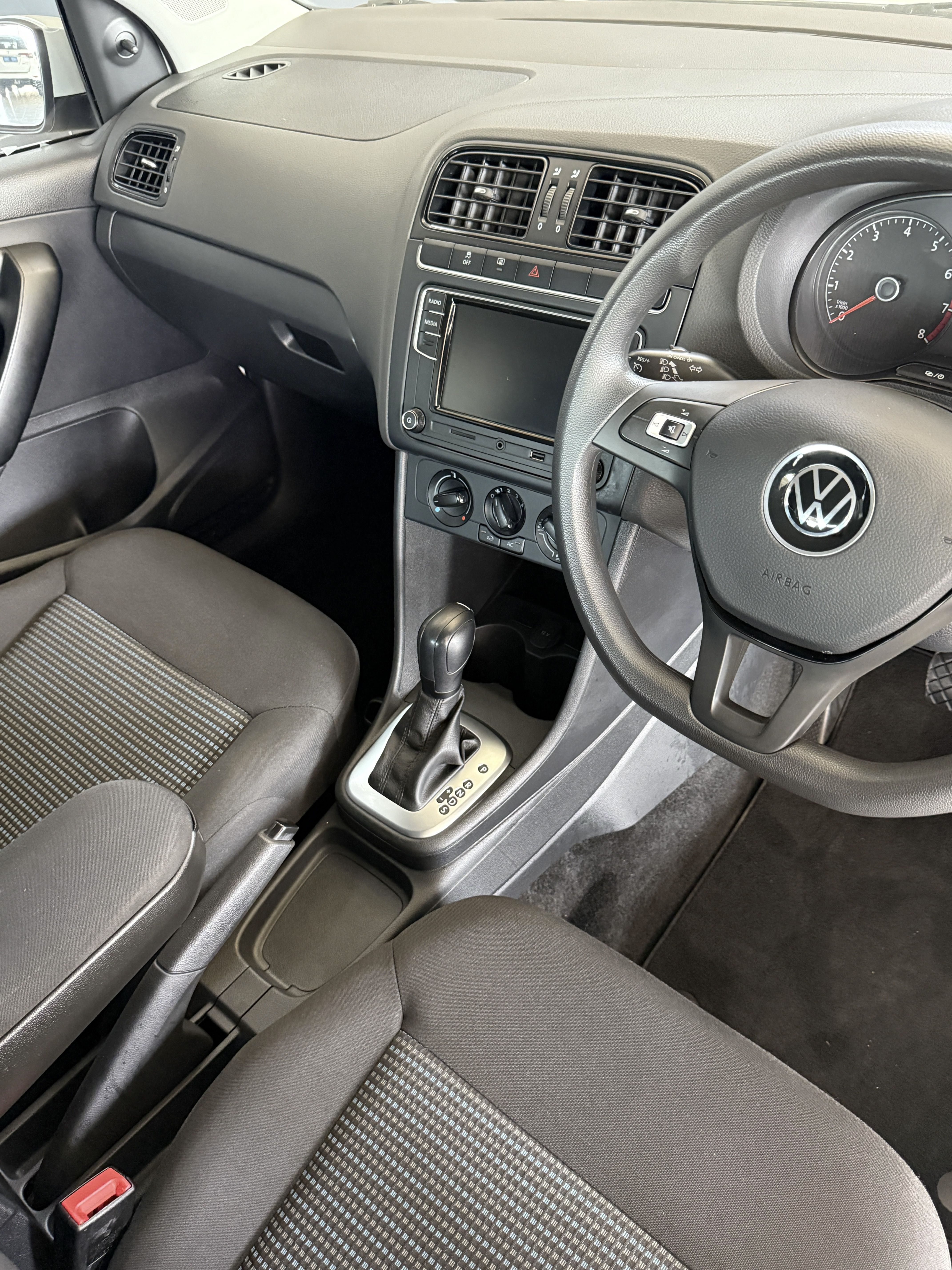 VOLKSWAGEN POLO VIVO 1.6 COMFORTLINE Polo Vivo 1.6 Comfortline - 14