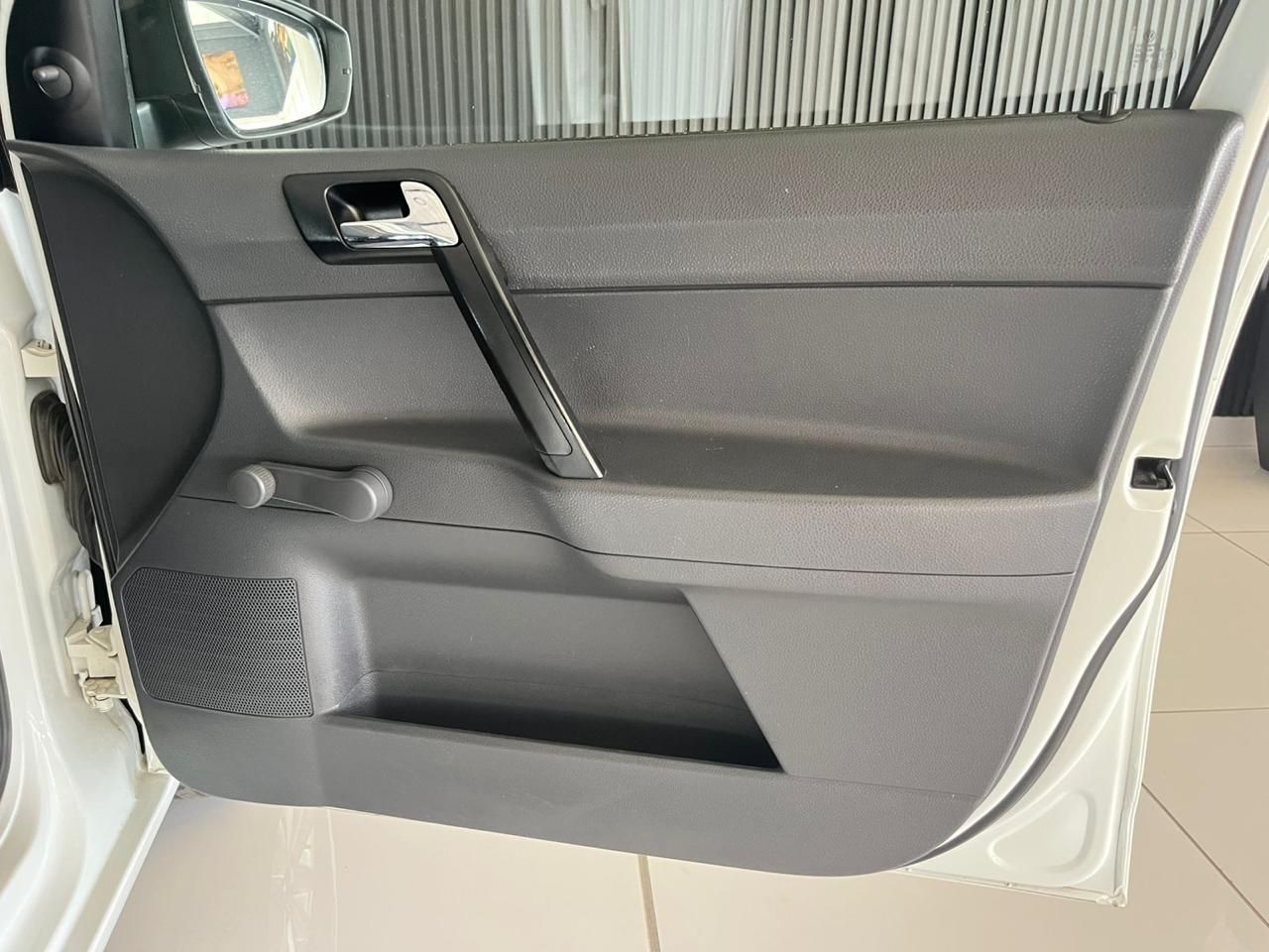 VOLKSWAGEN POLO VIVO GP 1.4 CONCEPTLINE 5DR GP 1.4 Conceptline 5DR - 5