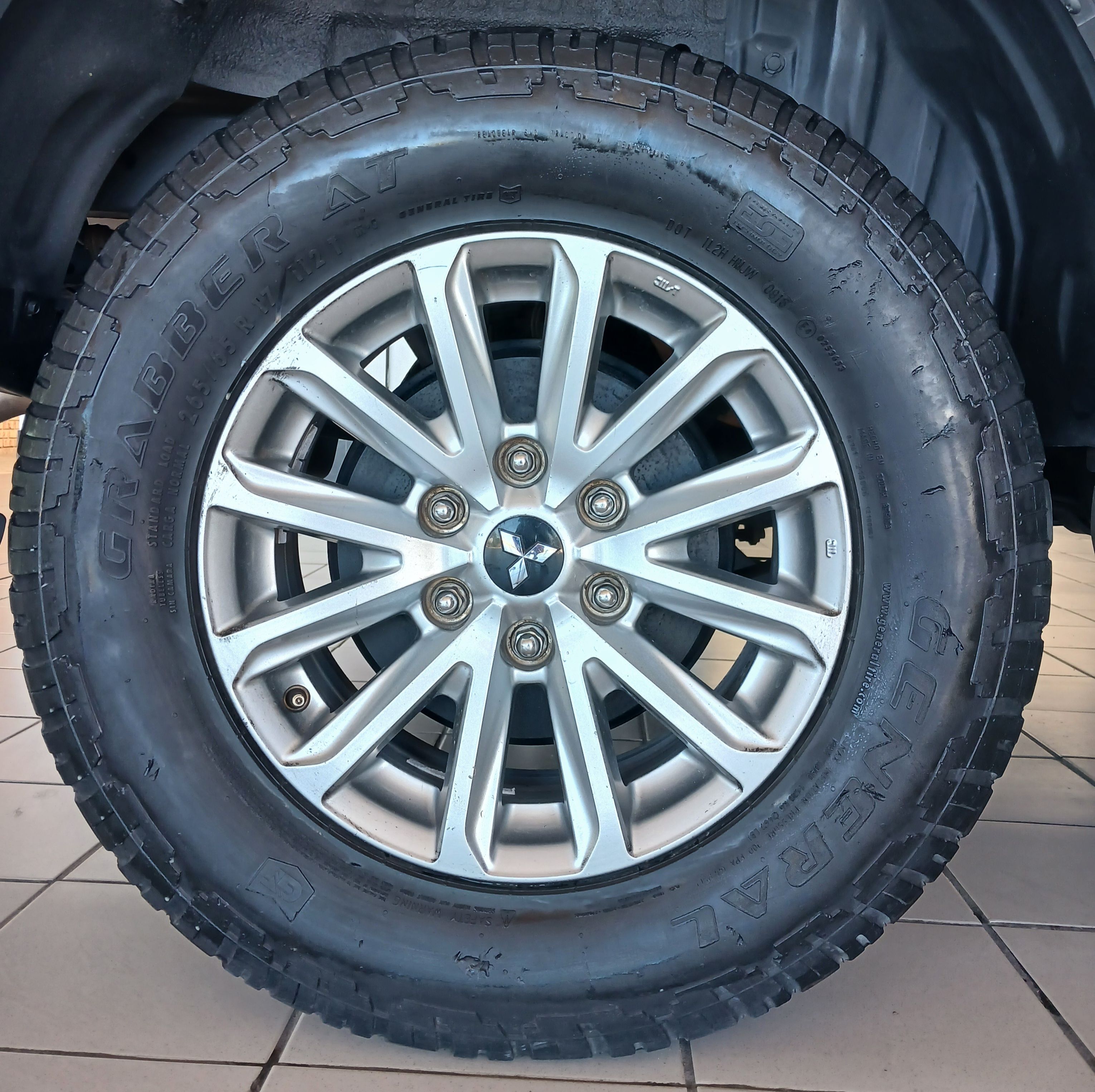 Mitsubishi Triton 2.4 GLX PU Triton D-CAB 4x4 GLX