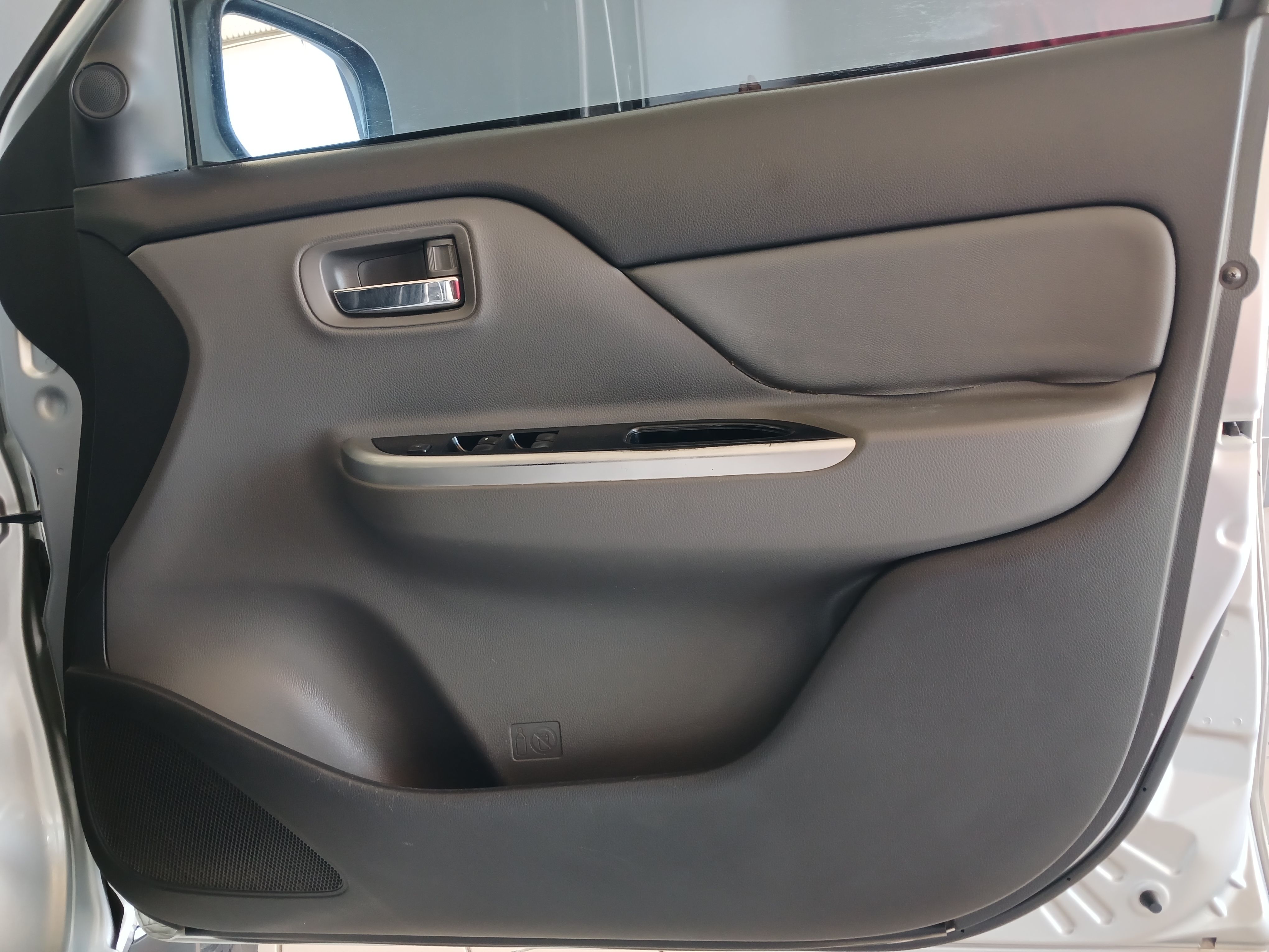 Mitsubishi Triton 2.4 GLX PU Triton D-CAB 4x4 GLX