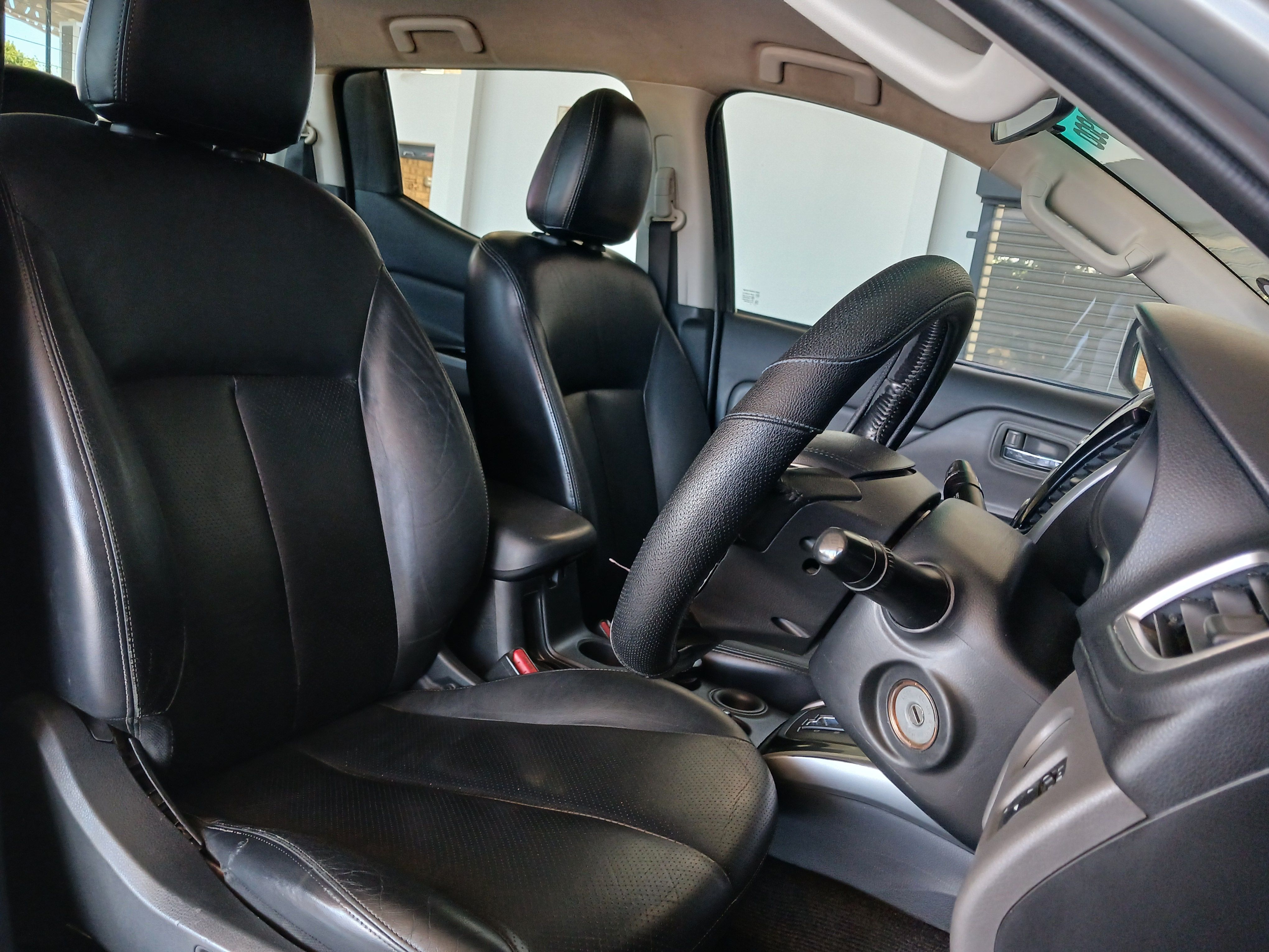 Mitsubishi Triton 2.4 GLX PU Triton D-CAB 4x4 GLX