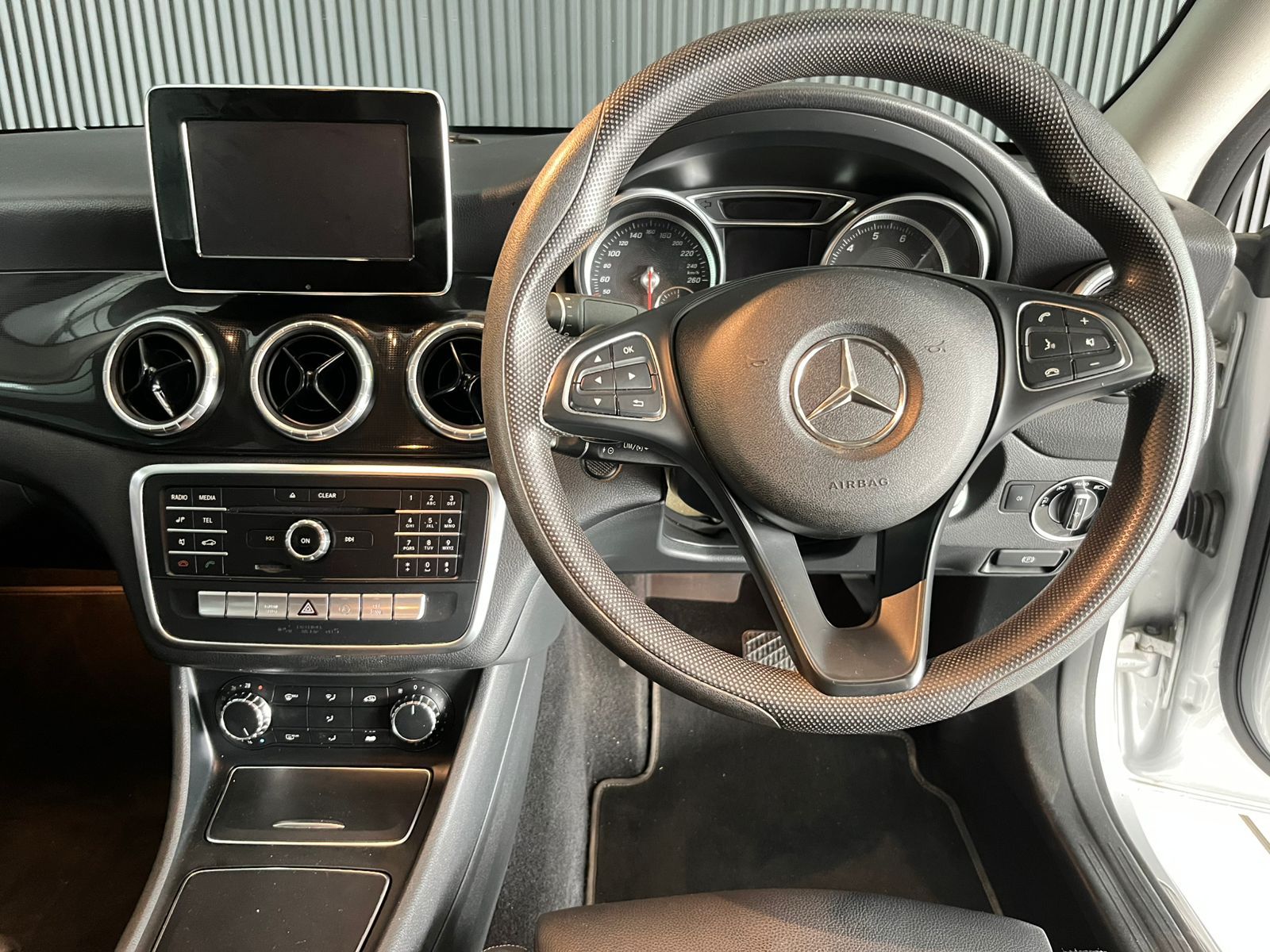 MERCEDES BENZ CLA 200 AUTO CLA 200 Auto - 8