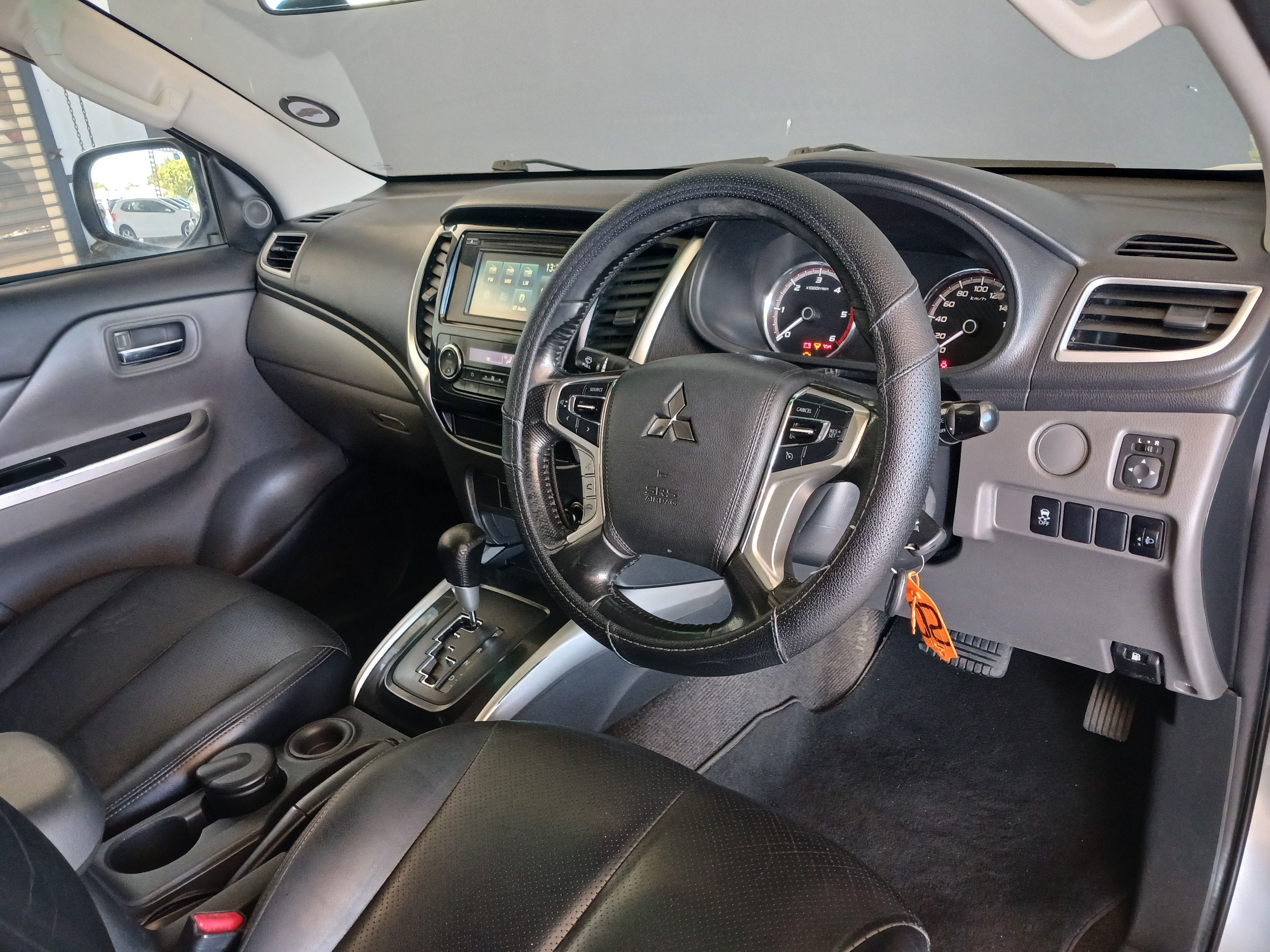Mitsubishi Triton 2.4 GLX PU Triton D-CAB 4x4 GLX