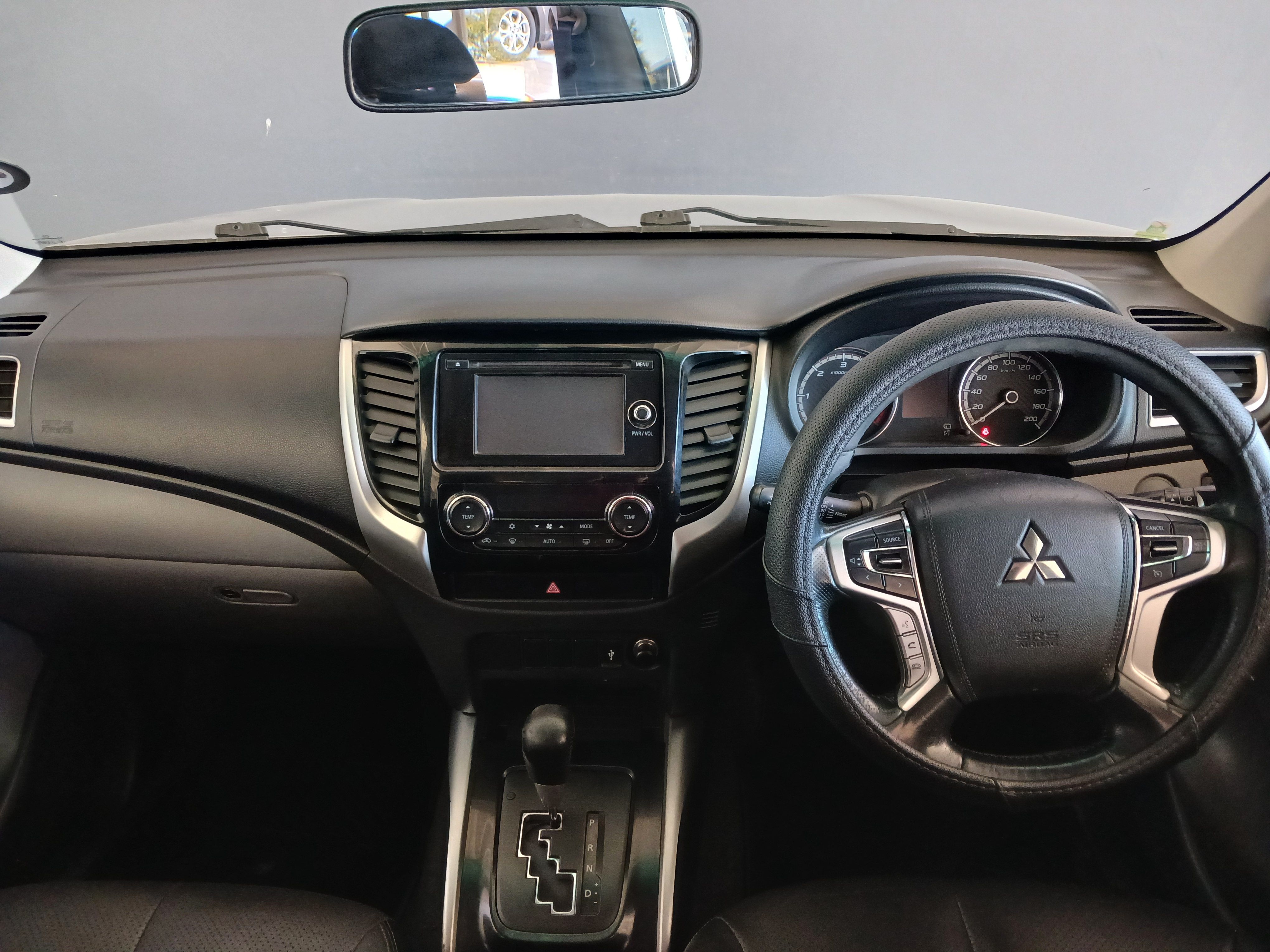 Mitsubishi Triton 2.4 GLX PU Triton D-CAB 4x4 GLX